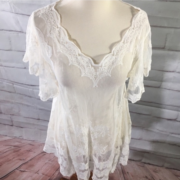Highness Lace Scallop Edge Top 1X - Picture 2 of 3